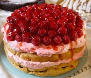 The Edinburgh Bakers know how to make a good cake!